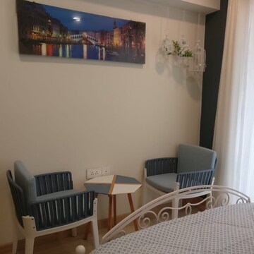 Room in 3.5 BHK Apartment at Lodha Aura, Wadala – for Rent