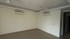 Room in 4 BHK Apartment at Saket – for Rent