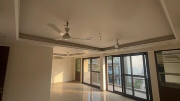 Room in 4 BHK Apartment at Saket – for Rent