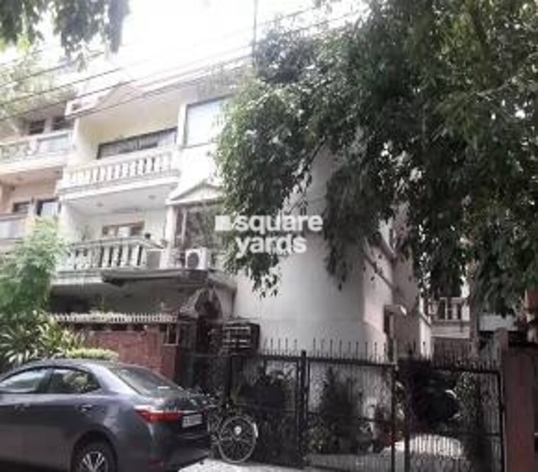 Nearby, boutique-residential-apartments-c-253 3 Bedroom 2000 Sq.Ft. Apartment In Defence Colony Delhi 9666498