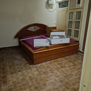 Bedroom in 3 BHK Apartment at Gomti Nagar – for Rent