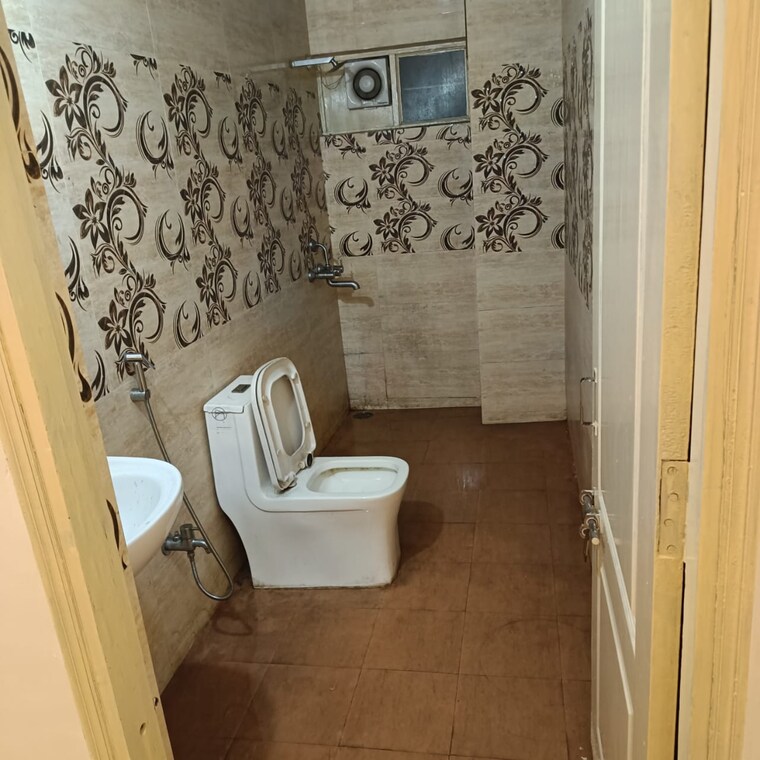 Bathroom, gomti nagar 3 Bedroom 1860 Sq.Ft. Apartment In Gomti Nagar Lucknow 9666511