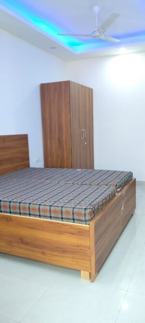 Studio Builder Floor For Rent in Sector 44