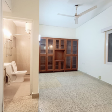 Room in 3 BHK Independent House at Safdarjung Development Area – for Rent