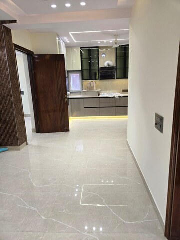 Room in 5 BHK Apartment at East of Kailash Block-B RWA, East Of Kailash – for Rent