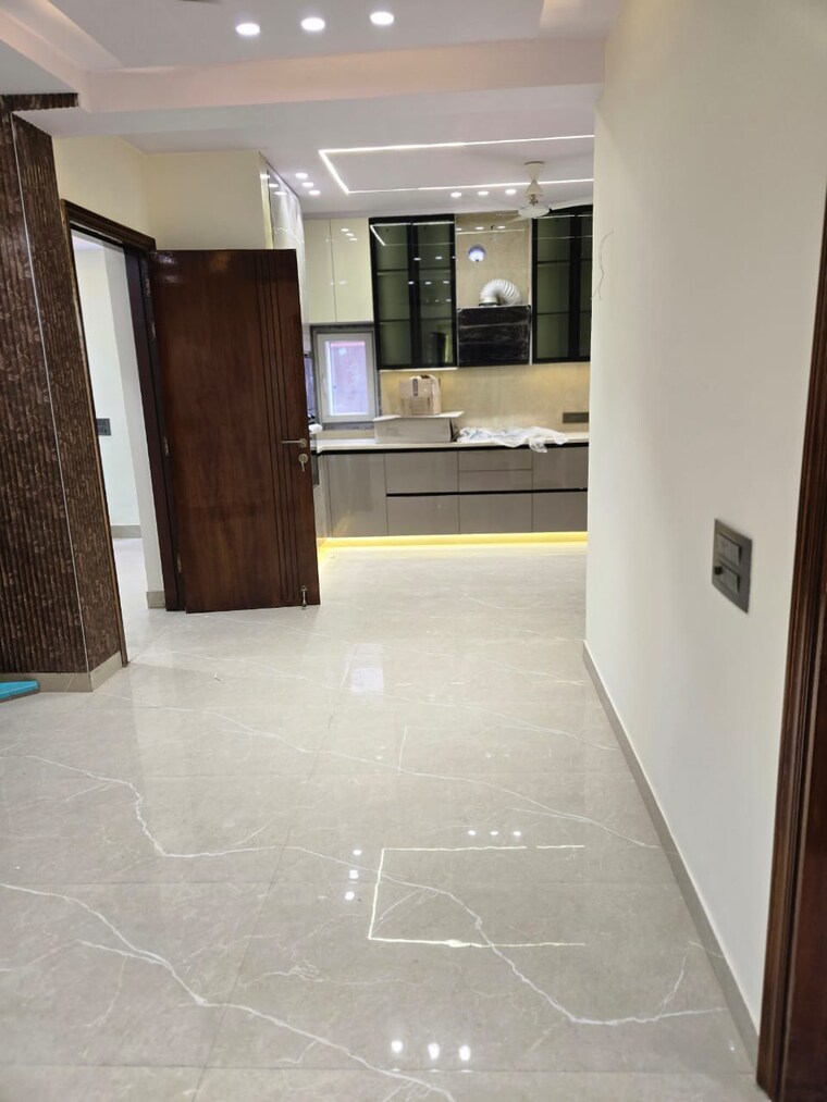 Room, east-of-kailash-block-b-rwa 5 Bedroom 3600 Sq.Ft. Apartment In East Of Kailash Delhi 9666547