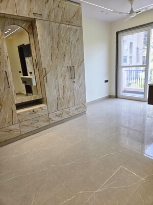 Room in 5 BHK Apartment at East of Kailash Block-B RWA, East Of Kailash – for Rent