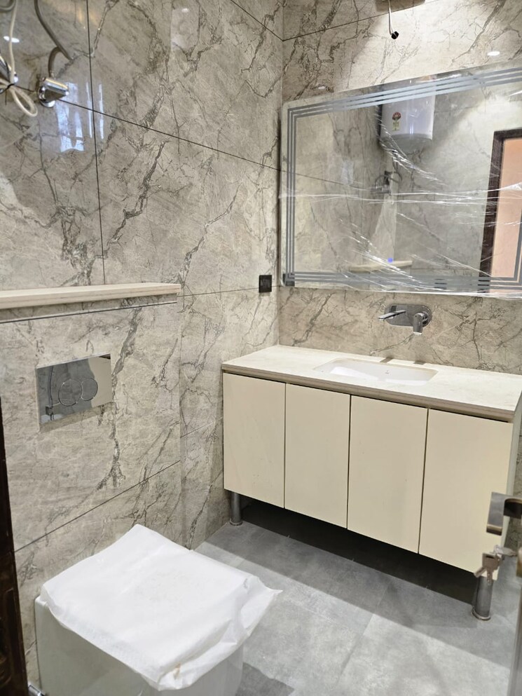 Kitchen, east-of-kailash-block-b-rwa 5 Bedroom 3600 Sq.Ft. Apartment In East Of Kailash Delhi 9666547