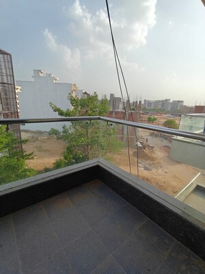 Balcony in 1 RK Builder Floor at Ansal Sushant Floors, Sushant Lok ii – for Rent