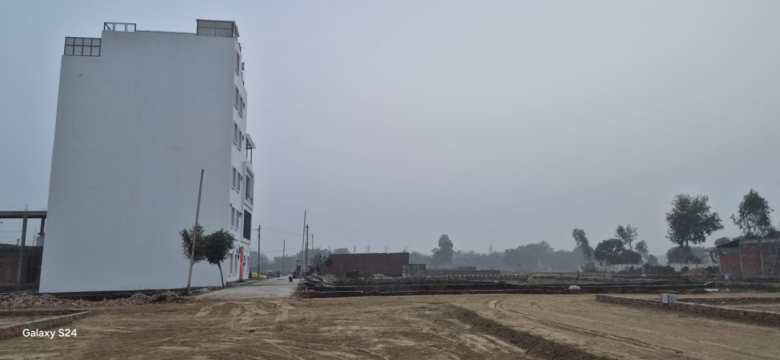 Plot For Sale in Priyanka Bajpai Propertie