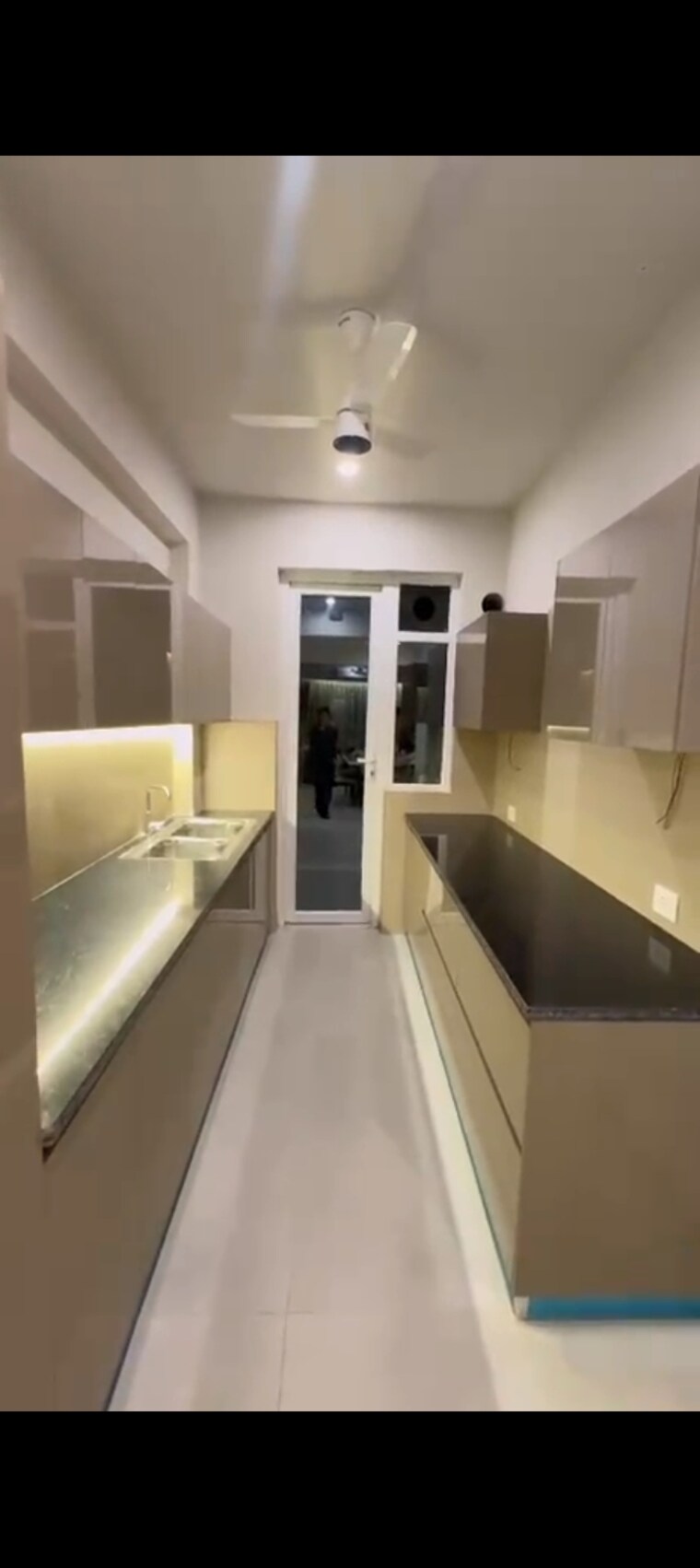 Kitchen, sav-gulnaar-meadows 3 Bedroom 200 Sq.Yd. Apartment In Ambala Highway Zirakpur 9666570