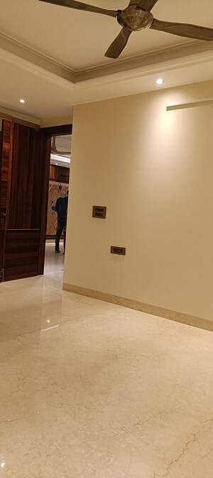 Room in 3 BHK Builder Floor at Vigyan Vihar – for Sale