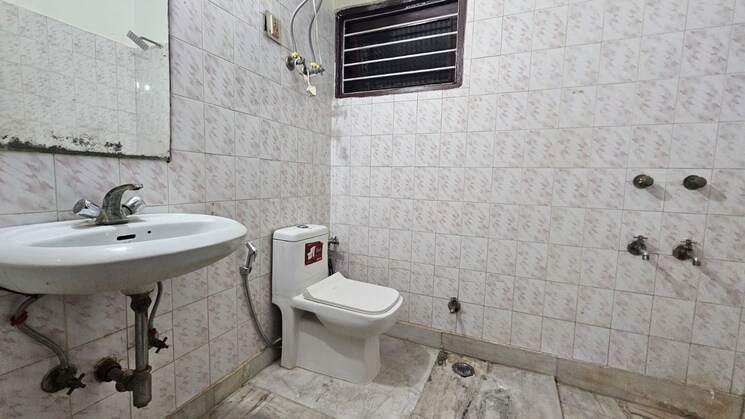 Bathroom, saket 2 Bedroom 1100 Sq.Ft. Builder Floor In Saket Delhi 9666590