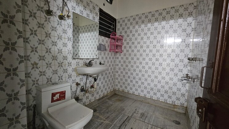 Bathroom, saket 2 Bedroom 1100 Sq.Ft. Builder Floor In Saket Delhi 9666590
