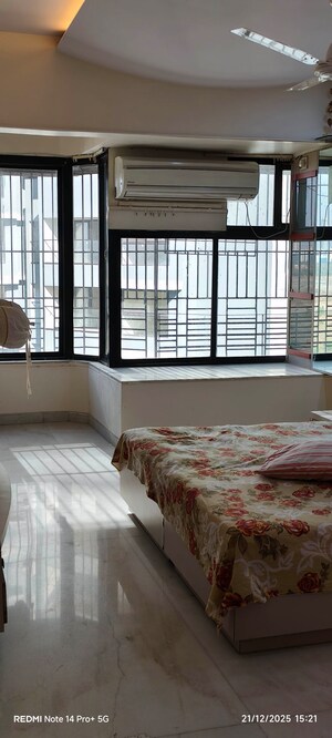 Bedroom in 2 BHK Apartment at Movie Tower, Andheri West – for Rent