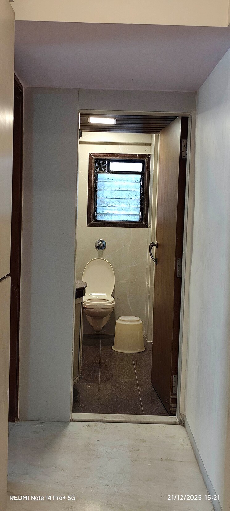 Bathroom, movie-tower 2 Bedroom 1000 Sq.Ft. Apartment In Andheri West Mumbai 9666597