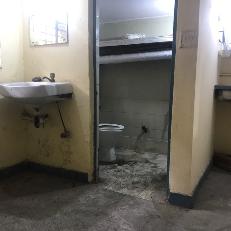 Washroom, lajpat nagar i Commercial Office Space 800 Sq.Ft. In Lajpat Nagar I Delhi 9666610