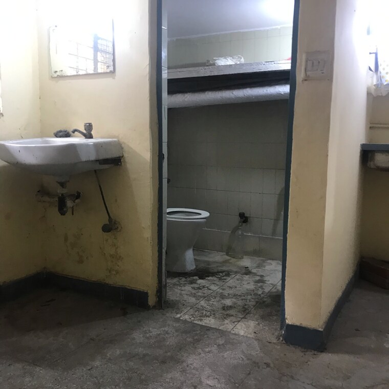 Washroom, lajpat nagar i Commercial Office Space 800 Sq.Ft. In Lajpat Nagar I Delhi 9666610