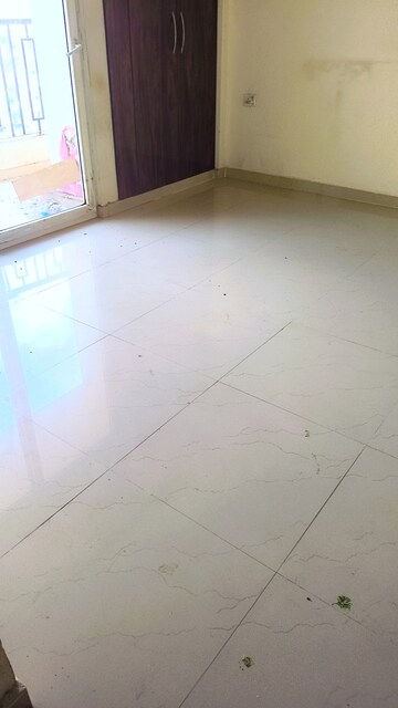 Room in 2 BHK Apartment at Windsor Paradise 2, Raj Nagar Extension – for Sale