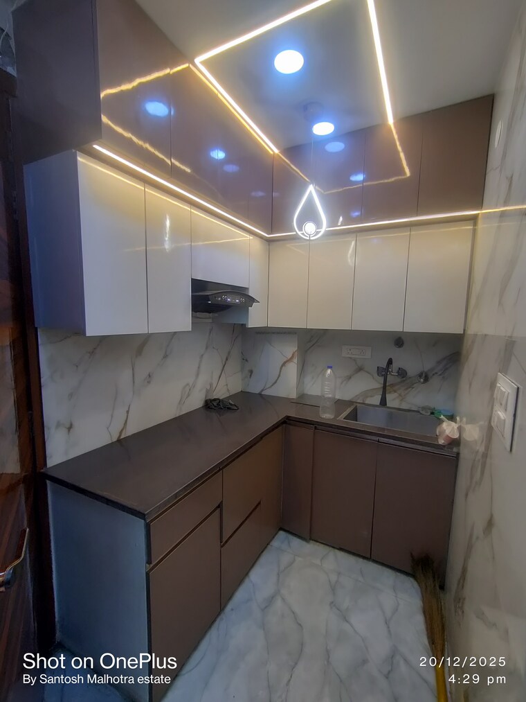 Kitchen, dwarka mor 2 Bedroom 65 Sq.Yd. Builder Floor In Dwarka Mor Delhi 9666618