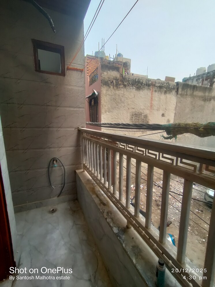 Balcony, dwarka mor 2 Bedroom 65 Sq.Yd. Builder Floor In Dwarka Mor Delhi 9666618