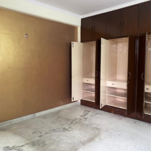 Room in 3 BHK Builder Floor at Hauz Khas – for Rent