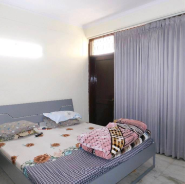 Bedroom in 3 BHK Builder Floor at Hauz Khas – for Rent