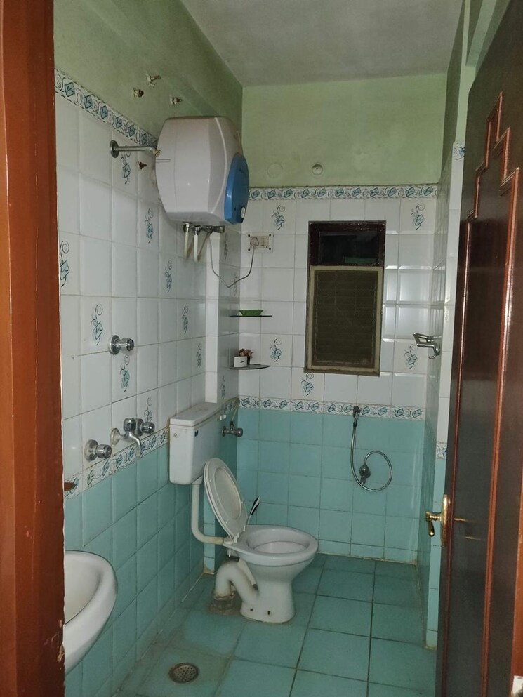Bathroom, harihar singh road 4 Bedroom 2100 Sq.Ft. Penthouse In Harihar Singh Road Ranchi 9666642