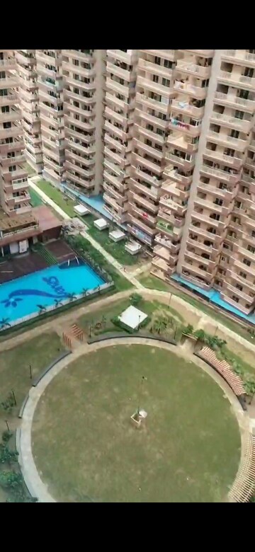 Swimming Pool in 2 BHK Apartment at Gaur Yamuna City 7th Parkview, Gaur Yamuna City – for Sale