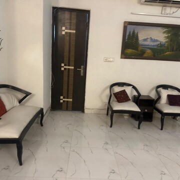 Parking in 3 BHK Independent House at East Of Kailash – for Rent