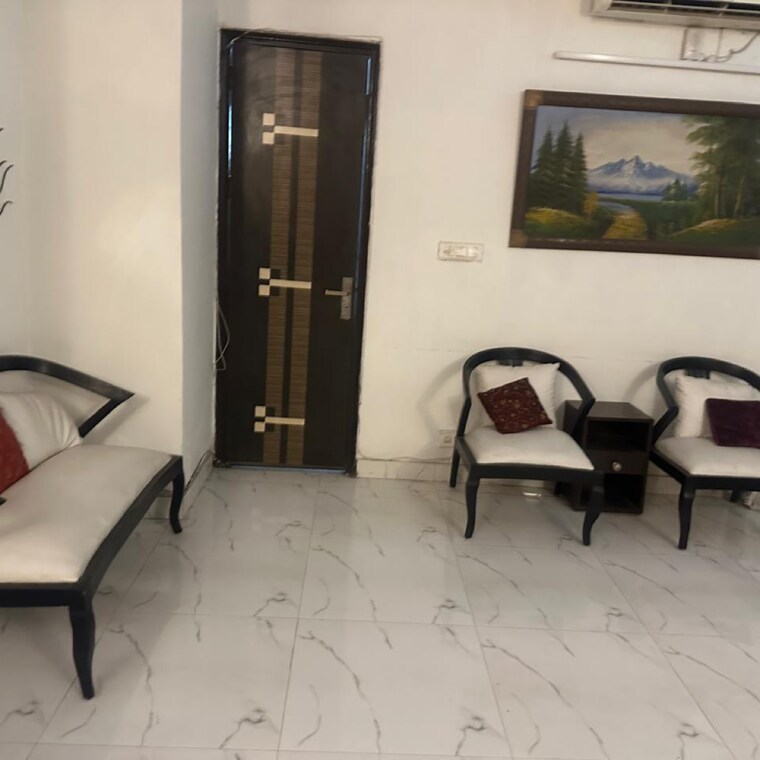  Parking, east of kailash 3 Bedroom 1800 Sq.Ft. Independent House In East Of Kailash Delhi 9666646