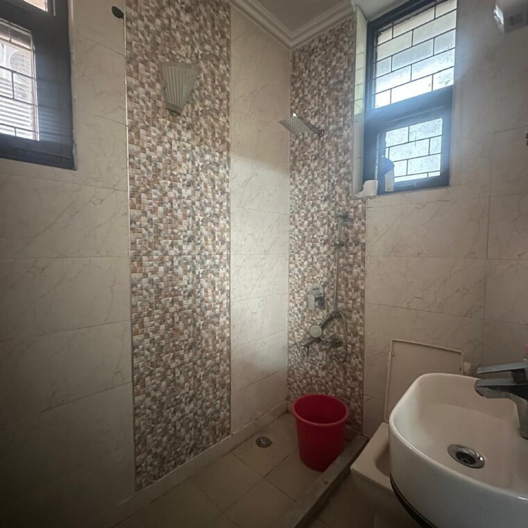 Bathroom, east of kailash 3 Bedroom 1800 Sq.Ft. Independent House In East Of Kailash Delhi 9666646