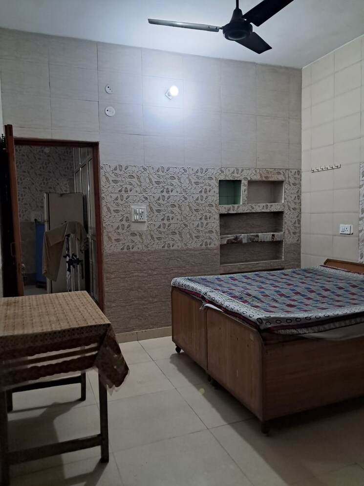 Bedroom, sector 168 3 Bedroom 50 Sq.Yd. Builder Floor In Sector 168 Noida 9666647
