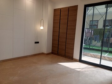 Room in 3 BHK Builder Floor at Ansal Sushant Lok I, Sector 43 – for Rent