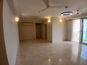 Room in 3 BHK Apartment at Parsvnath Exotica, Sector 53 – for Rent
