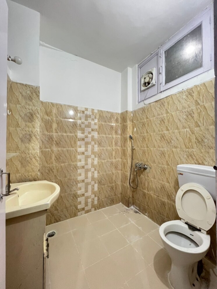 Bathroom, ansal-sushant-floors Studio 400 Sq.Ft. Builder Floor In Sushant Lok ii Gurgaon 9666669