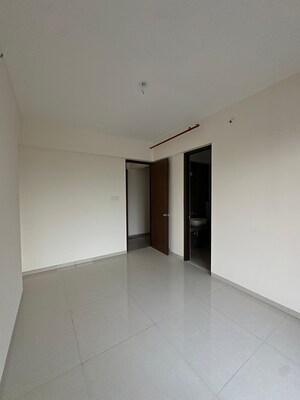 Room in 4 BHK Apartment at Lodha Sterling, Kolshet Road – for Sale