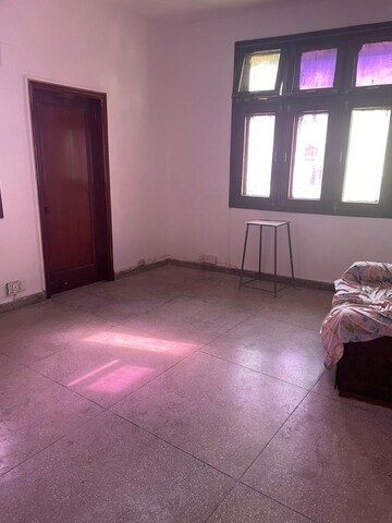 Room in 1 BHK Builder Floor at Sector 26 – for Rent