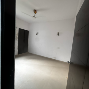 Room in 3.5 BHK Apartment at Spaze Privy, Sector 72 – for Sale