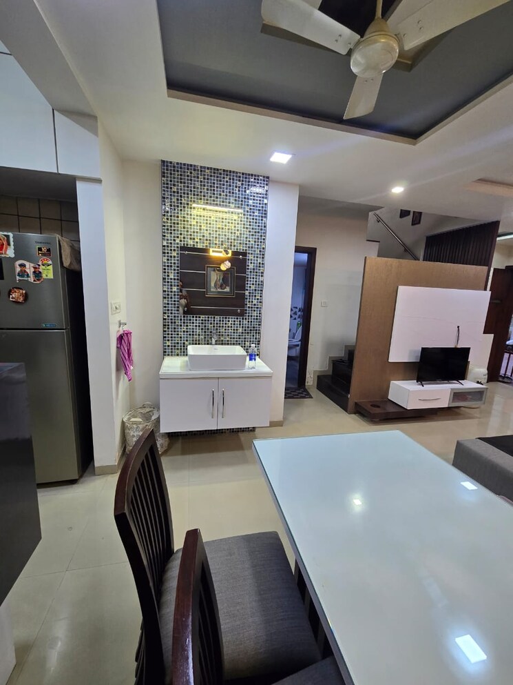 Team Area, sama savli road 4 Bedroom 1900 Sq.Ft. Independent House In Sama Savli Road Vadodara 9666738