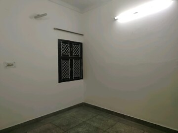 Room in 2 BHK Builder Floor at Sector 27 – for Rent