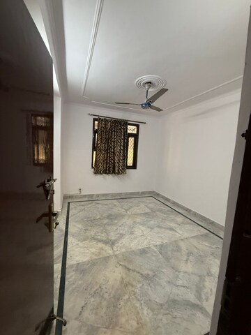 Room in 3 BHK Builder Floor at Lado Sarai – for Rent