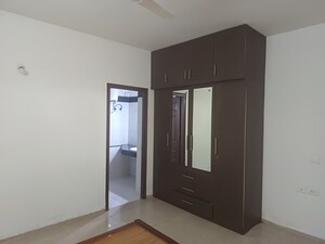 Room in 3 BHK Apartment at Banyan Tree Apartments, Bellandur – for Rent