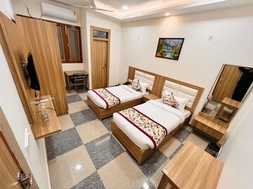Room in  Pg at Viraj Khand – for Rent