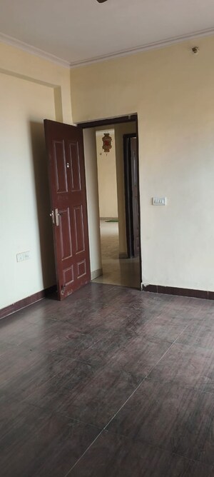 Room in 2 BHK Apartment at Gardenia Golf City, Sector 75 – for Rent