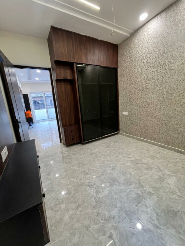 Room, sector 124 3 Bedroom 112 Sq.Yd. Independent House In Sector 124 Mohali 9666798