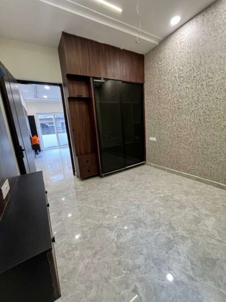 Room, sector 124 3 Bedroom 112 Sq.Yd. Independent House In Sector 124 Mohali 9666798