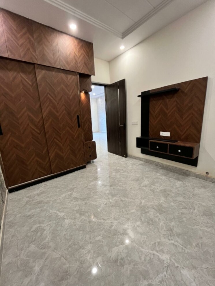 Room, sector 124 3 Bedroom 112 Sq.Yd. Independent House In Sector 124 Mohali 9666798