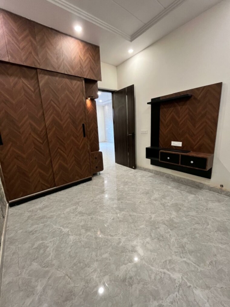 Room, sector 124 3 Bedroom 112 Sq.Yd. Independent House In Sector 124 Mohali 9666798