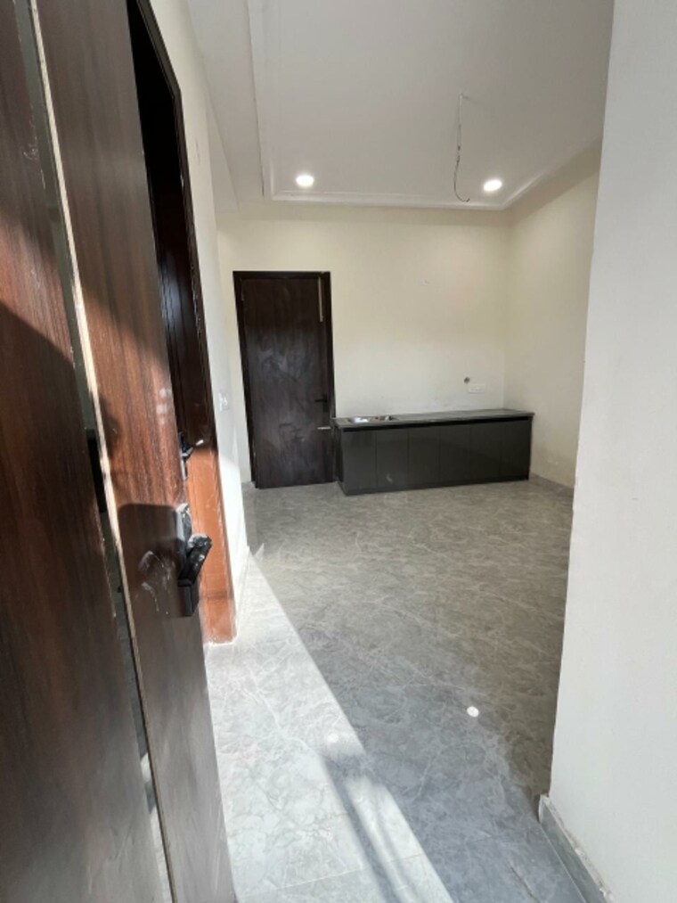Room, sector 124 3 Bedroom 112 Sq.Yd. Independent House In Sector 124 Mohali 9666798